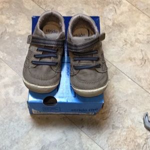 ☘️5️⃣SM ARTIE Stride Rite Sneakers